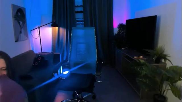 Image 3 of emilywiled Stream on Chaturbate on 3 months ago