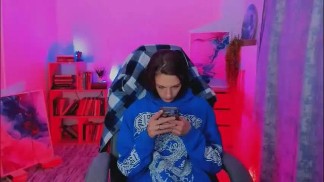 Image 2 of emilywiled Stream on Chaturbate on 3 months ago