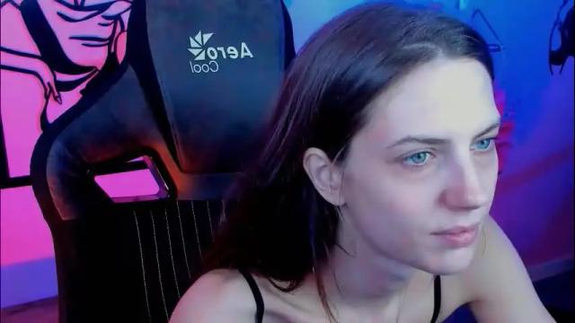 Image 2 of emilywiled Stream on Chaturbate on 3 months ago