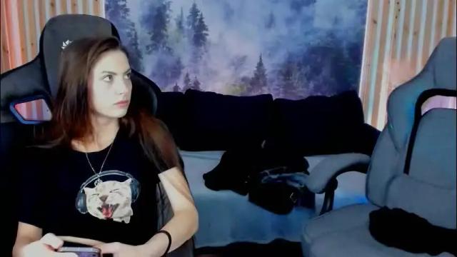 Image 11 of emilywiled Stream on Chaturbate on 2 months ago