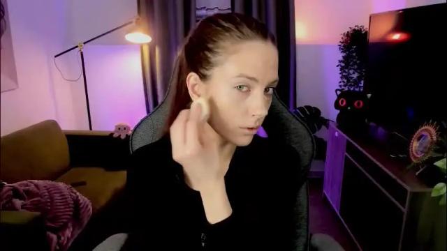 Image 4 of emilywiled Stream on Chaturbate on 2 months ago