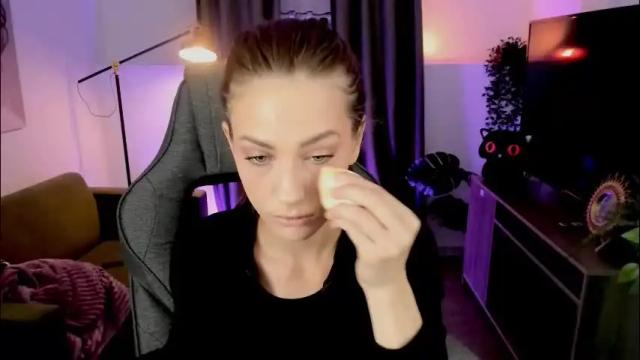 Image 8 of emilywiled Stream on Chaturbate on 2 months ago