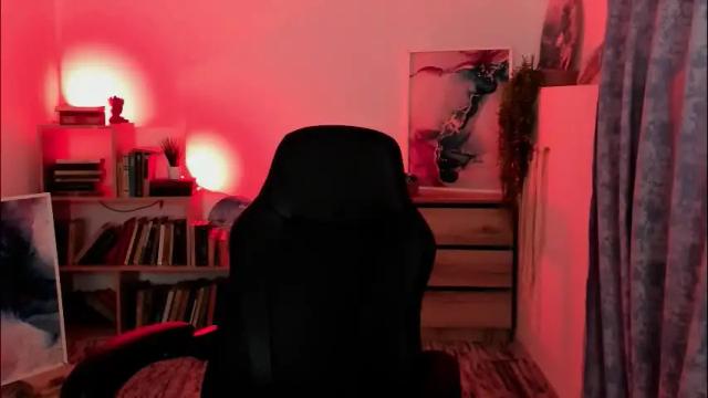 Image 3 of emilywiled Stream on Chaturbate on 2 months ago