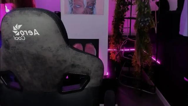 Image 3 of emilywiled Stream on Chaturbate on 2 months ago