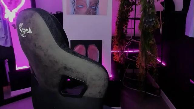 Image 6 of emilywiled Stream on Chaturbate on 2 months ago