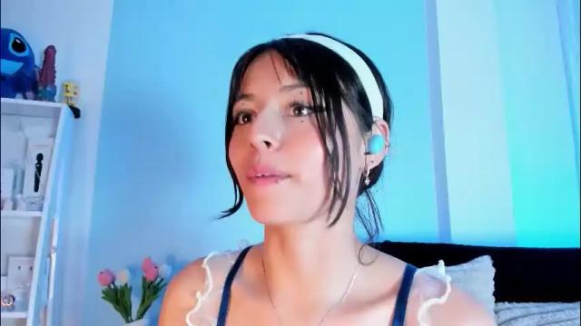 Image 8 of emilywithe_ Stream on Chaturbate on 1 month ago