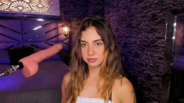 Image 3 of emilyyhendrix Stream on Chaturbate on 13 months ago