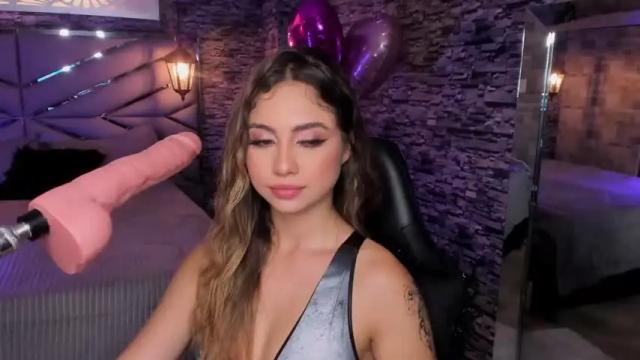 Image 2 of emilyyhendrix Stream on Chaturbate on 13 months ago