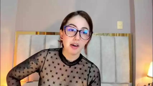 Image 3 of emilyywatson Stream on Chaturbate on 1 month ago