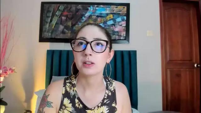 Image 2 of emilyywatson Stream on Chaturbate on 1 month ago