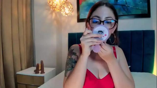 Image 2 of emilyywatson Stream on Chaturbate on 24 days ago