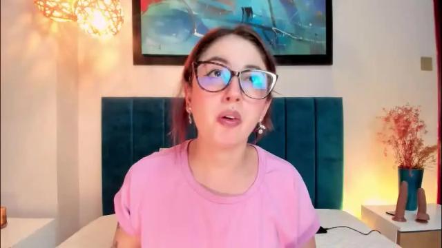 Image 7 of emilyywatson Stream on Chaturbate on 20 days ago