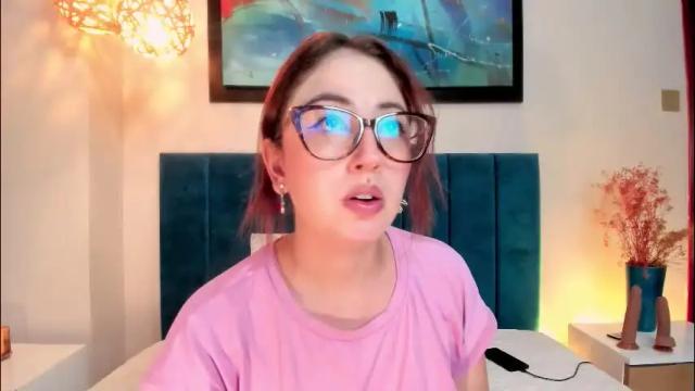 Image 8 of emilyywatson Stream on Chaturbate on 20 days ago