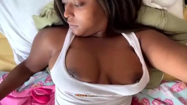 Image 11 of emistrezz Stream on Chaturbate on 25 months ago