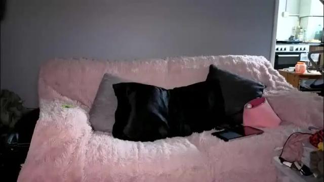 Image 4 of emliyjamesmjb Stream on Chaturbate on 2 months ago