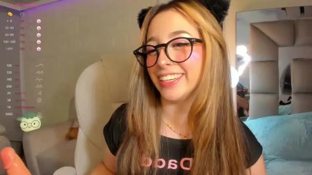 Image 2 of emma__rossi Stream on Chaturbate on 22 months ago