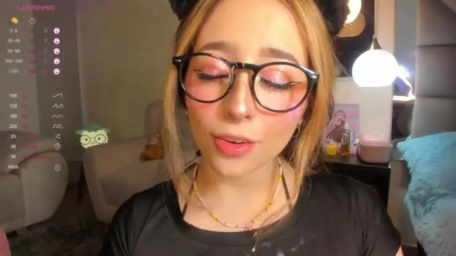 Image 7 of emma__rossi Stream on Chaturbate on 22 months ago