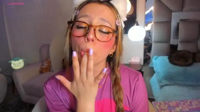 Image 2 of emma__rossi Stream on Chaturbate on 21 months ago