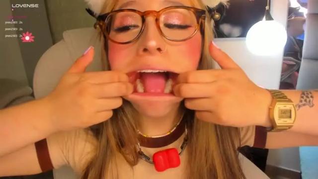 Image 12 of emma__rossi Stream on Chaturbate on 21 months ago