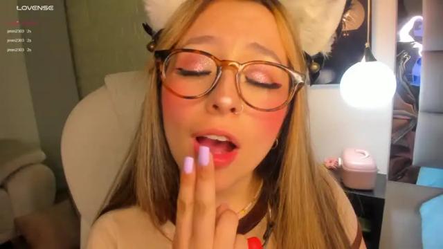 Image 8 of emma__rossi Stream on Chaturbate on 21 months ago