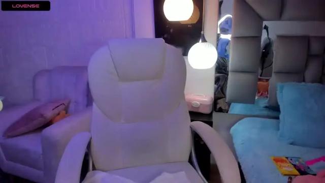 Image 7 of emma__rossi Stream on Chaturbate on 21 months ago