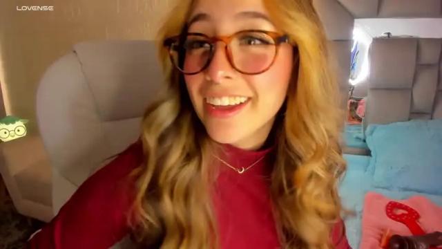 Image 10 of emma__rossi Stream on Chaturbate on 21 months ago