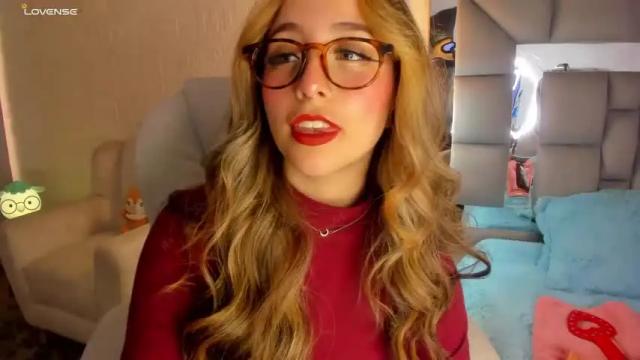 Image 12 of emma__rossi Stream on Chaturbate on 21 months ago