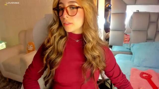 Image 4 of emma__rossi Stream on Chaturbate on 21 months ago