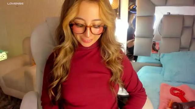 Image 6 of emma__rossi Stream on Chaturbate on 21 months ago