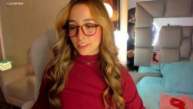 Image 8 of emma__rossi Stream on Chaturbate on 21 months ago