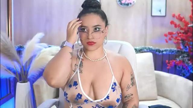 Image 12 of emma__walkerr_ Stream on Chaturbate on 24 days ago