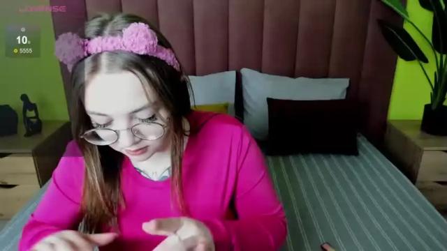 Image 8 of emma_adorablle Stream on Chaturbate on 17 months ago