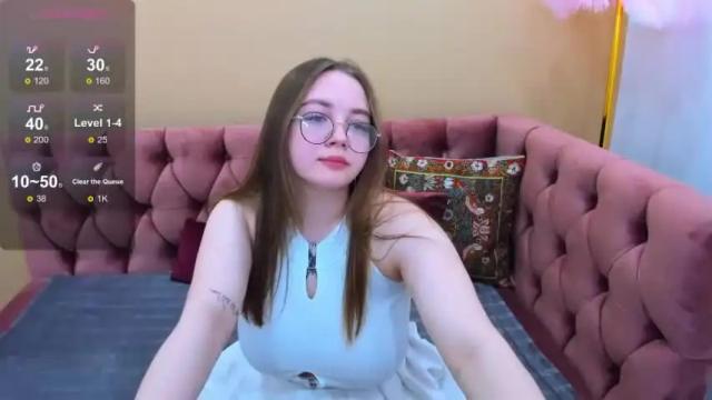 Image 2 of emma_adorablle Stream on Chaturbate on 17 months ago