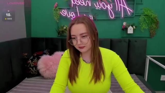 Image 11 of emma_adorablle Stream on Chaturbate on 17 months ago