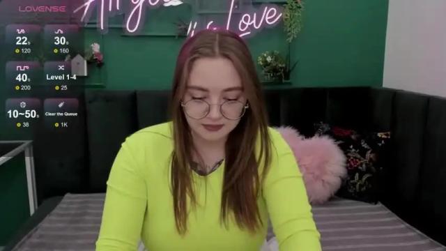 Image 2 of emma_adorablle Stream on Chaturbate on 17 months ago