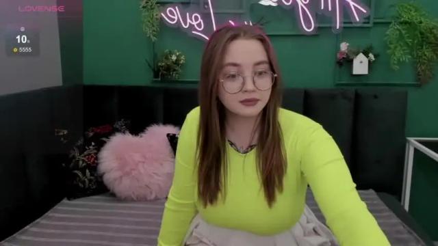 Image 3 of emma_adorablle Stream on Chaturbate on 17 months ago