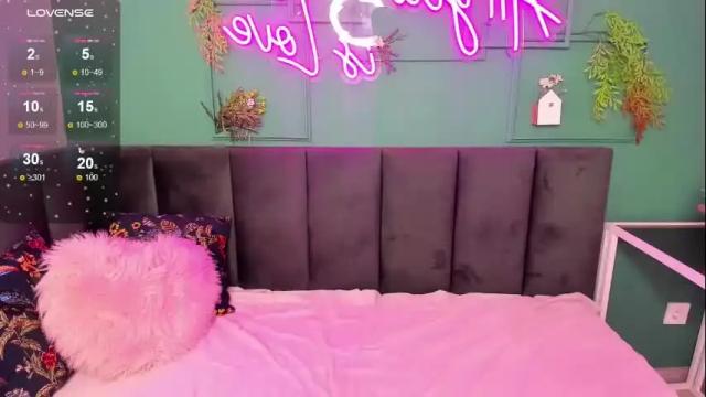 Image 7 of emma_adorablle Stream on Chaturbate on 9 days ago