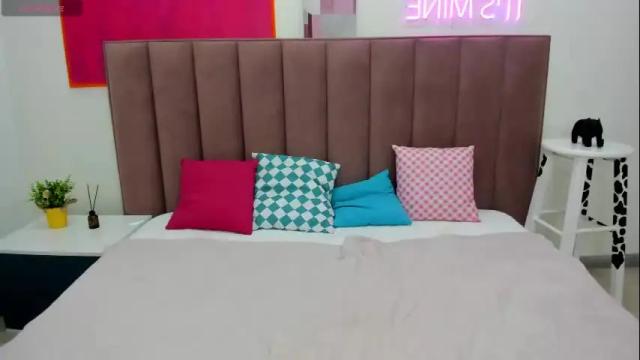 Image 2 of emma_adorablle Stream on Chaturbate on 24 days ago