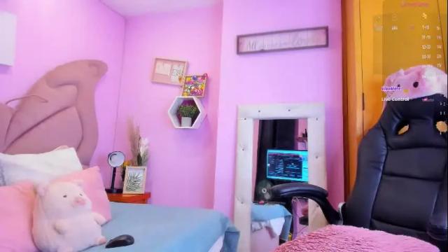 Image 3 of emma_anturin Stream on Chaturbate on 1 month ago