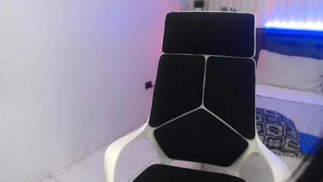 Image 4 of emma_baily_ Stream on Chaturbate on 16 months ago