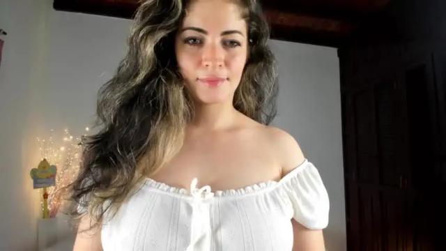 Image 2 of emma_blanco Stream on Chaturbate on 14 months ago