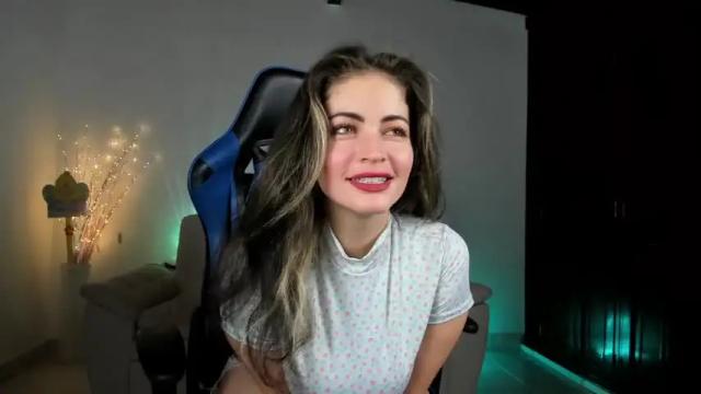 Image 2 of emma_blanco Stream on Chaturbate on 14 months ago