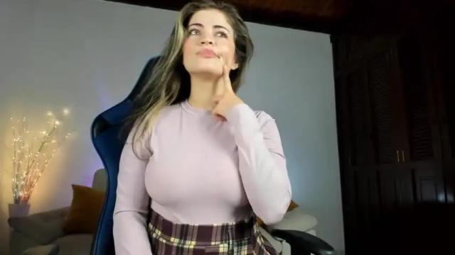 Image 12 of emma_blanco Stream on Chaturbate on 13 months ago