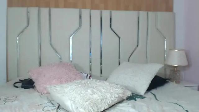 Image 2 of emma_camiilax Stream on Chaturbate on 18 months ago