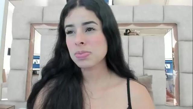 Image 11 of emma_castilloo Stream on Chaturbate on 1 month ago