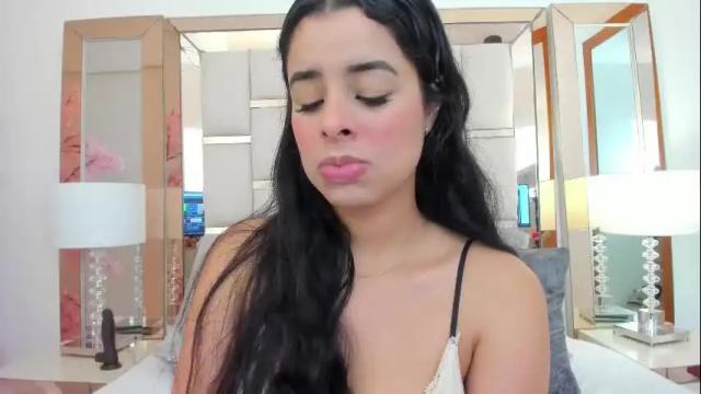 Image 6 of emma_castilloo Stream on Chaturbate on 1 month ago