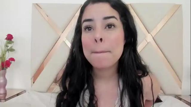 Image 2 of emma_castilloo Stream on Chaturbate on 10 days ago