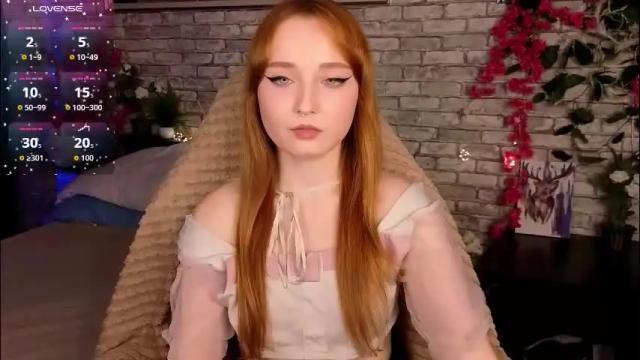 Image 3 of emma_chery Stream on Chaturbate on 1 month ago