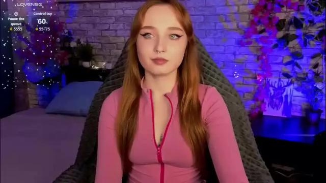 Image 3 of emma_chery Stream on Chaturbate on 1 month ago