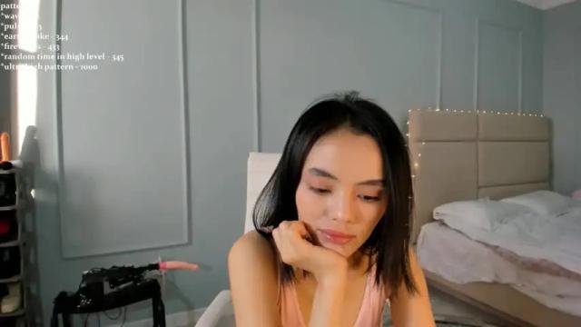 Image 2 of emma_clarc Stream on Chaturbate on 16 months ago